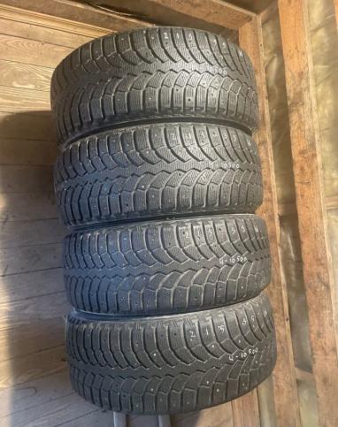 Bridgestone Blizzak Spike-01 215/55 R16