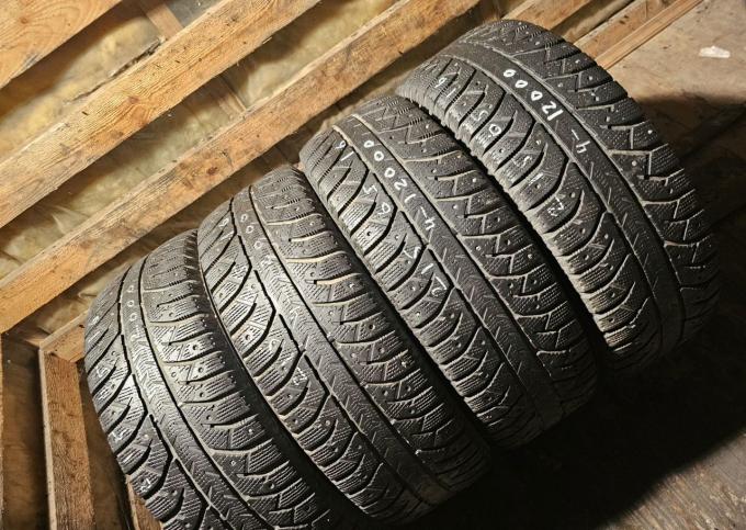 Bridgestone Ice Cruiser 7000 215/65 R16