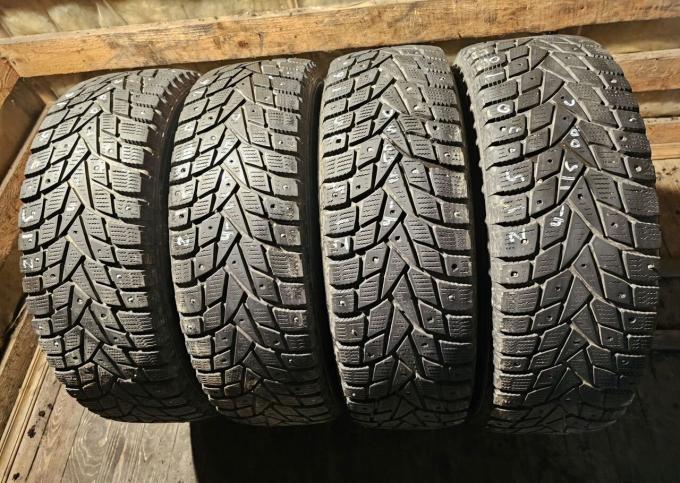 Dunlop SP Winter Ice 02 215/70 R16