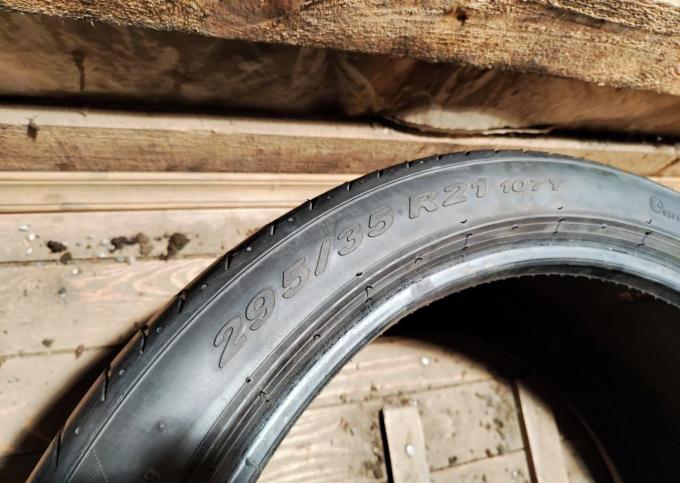 Pirelli P Zero 295/35 R21