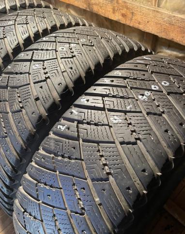 Goodyear Ultragrip Ice Arctic 215/65 R16