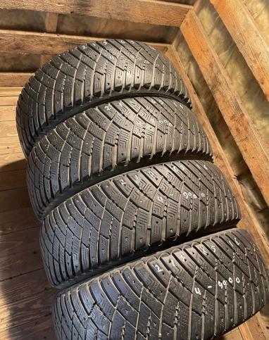 Goodyear Ultragrip Ice Arctic 215/65 R16