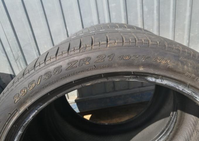 Pirelli P Zero Rosso 295/35 R21