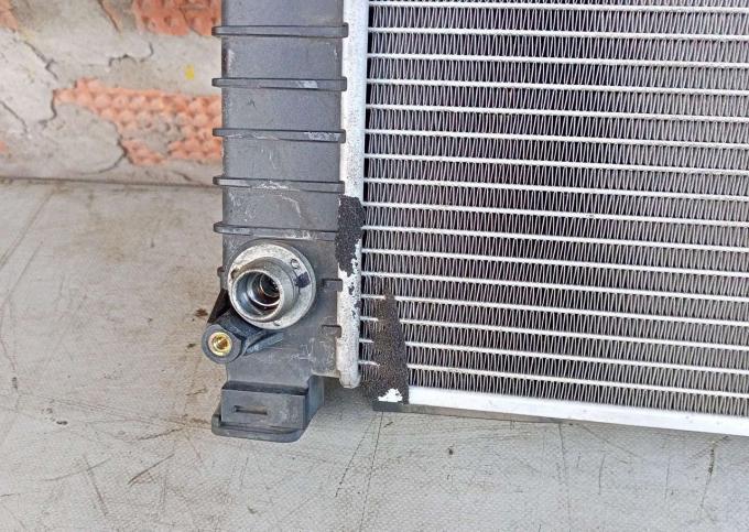 Радиатор охлаждения Audi A6 C6 4F0121251M