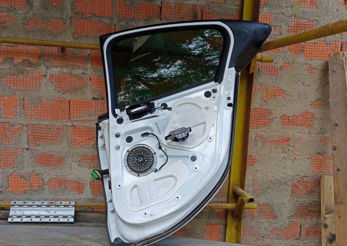 Дверь задняя правая Citroen DS4 l